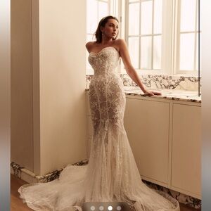 Andrea Leah da Gloria wedding dress
